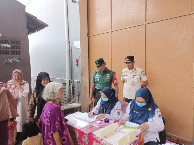 Pastikan Giat Posyandu Aman,Babinsa Koramil 02/TB Laksanakan Monitoring