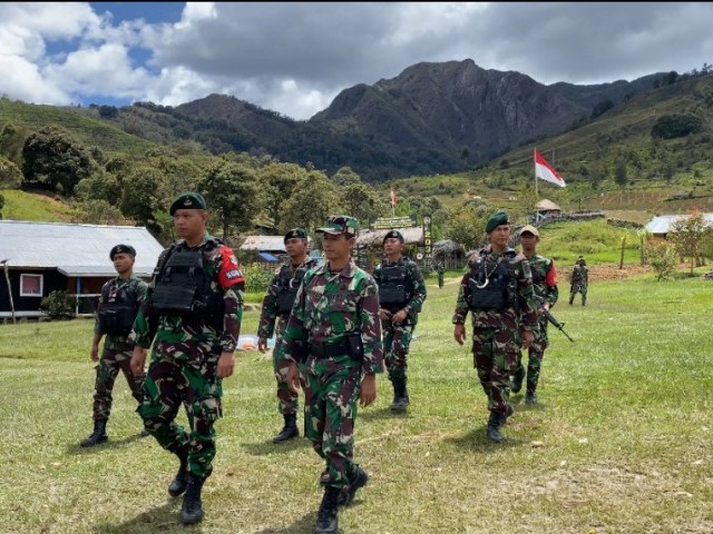 Setelah gereja kali ini Satgas Yonif Mekanis 203/AK, meresmikan MCK yang dibuat untuk Gereja Lowanom