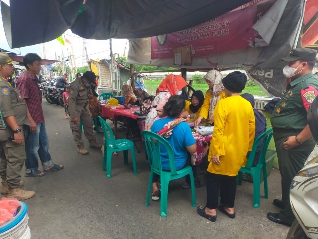 Babinsa Kelurahan Angke Monitoring Kegiatan Posbindu dan Posyandu di Wilayah Binaan