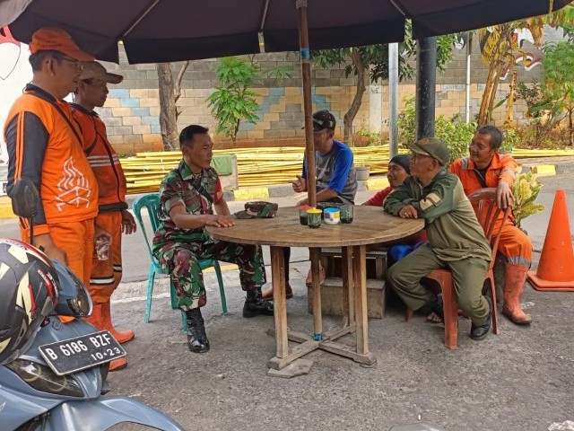 Berikan Himbauan Pentingnya Keamanan, Serda Tri Nurhadi Komsos Dengan Warga Binaan