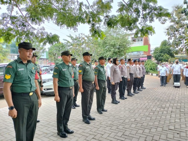 Pererat Soliditas Di Wilayah, Danramil 03/Teluk Pucung Bersama Babinsa Ikuti Apel Gabungan