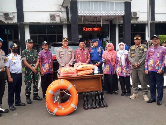 Koramil 07/Cipayung Bersama Forkopincam Kec. Cipayung Gelar Apel Kesiapan Antisipasi Banjir