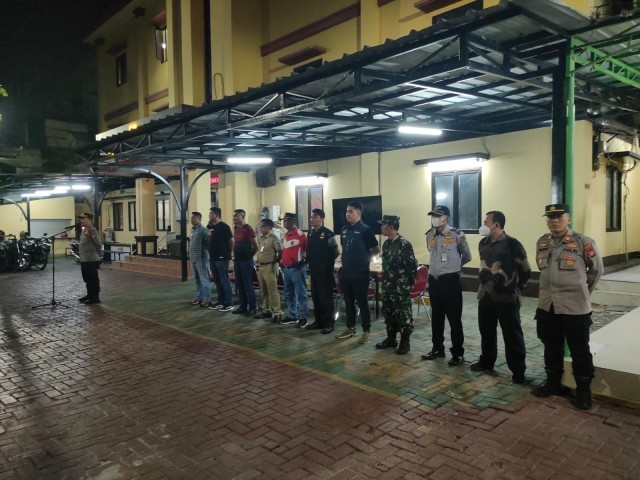Danramil 02/TB dan Kapolsek Tambora Hadiri Apel Gabungan Tiga Pilar Dalam Rangka Patroli Cipta Kondisi