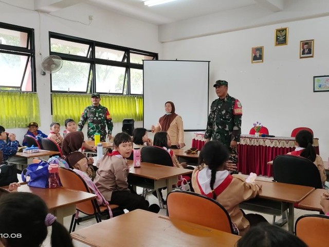 Army Go To School Babinsa Koramil 07/Cilandak Sambangi SDN 04 Cilandak