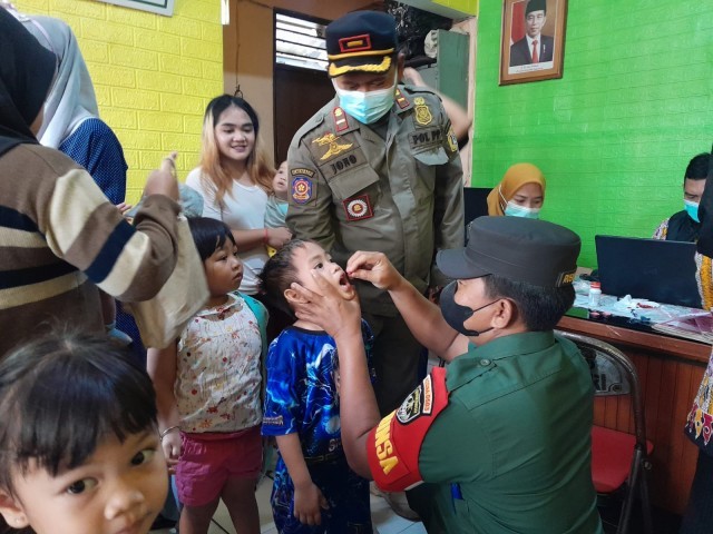 Babinsa Koramil 01/Tamansari Dampingi Kegiatan Posyandu Balita dan Ibu Hamil