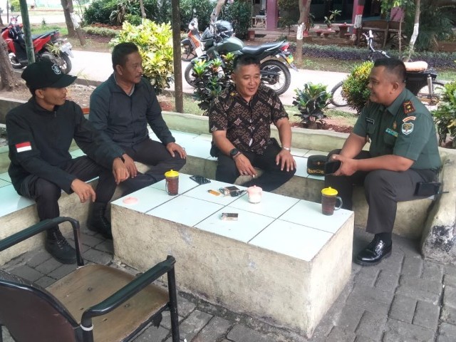 Danramil 05/Cilincing Melaksanakan komsos dengan Tomas di Wilayah