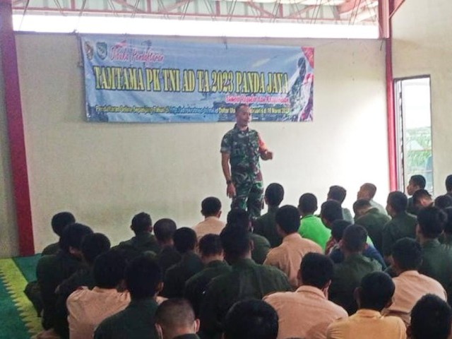 Bangkitkan Minat Menjadi Prajurit TNI AD, Babinsa Kelurahan Perwira Lakukan Sosialisasi Di SMK Taruna Bangsa