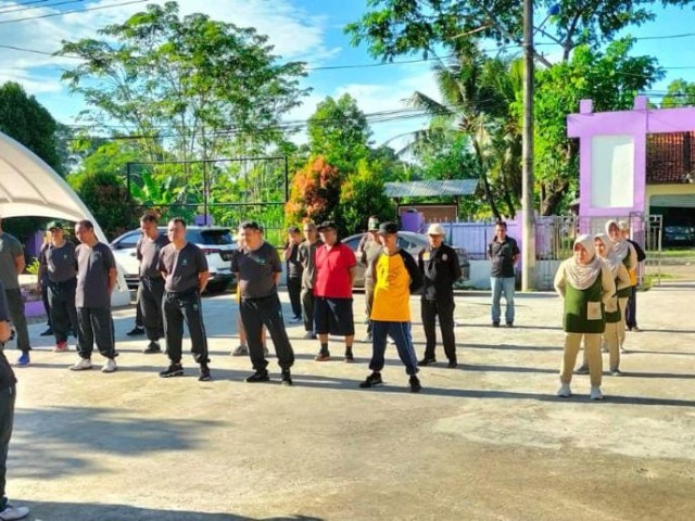 Koramil 06/Trs Gelar Senam SKJ 88 Dan Karya Bakti Bersihkan Lingkungan