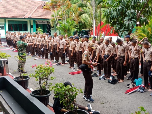 Koramil 06/Kelapa Gading Menerima Kunjungan Pramuka SMK Pelayaran Jaya Raya