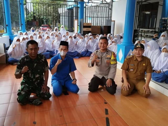 Babinsa bersama Tiga Pilar berikan penyuluhan dan himbauan Kamtibmas ke sekolah