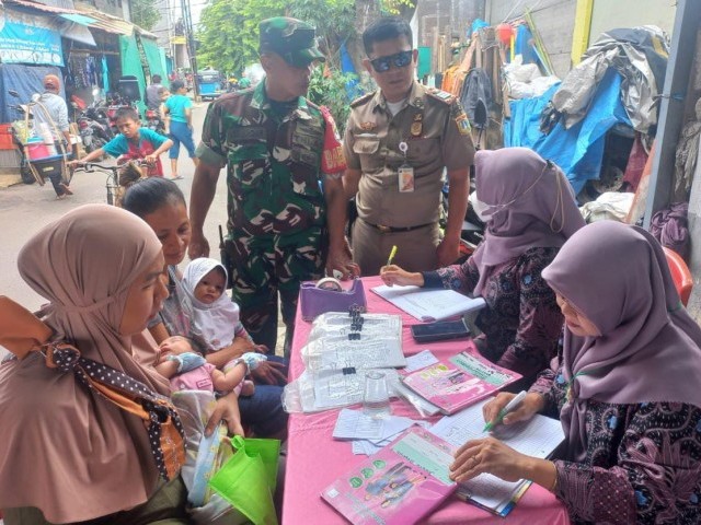 Pastikan Giat Posyandu Berjalan Baik, Babinsa Koramil 02/TB Laksanakan Monitoring