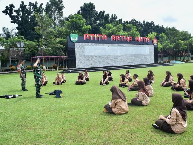 Brigif Mekanis 1 PIK/JS Bekali Siswa-Siswi Praktek Kerja Lapangan Dengan Mountainering