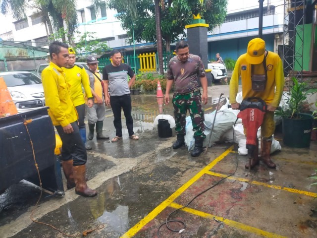 Danramil 02/TB Kapten CHB Wahidin Pimpin Giat Korve di Makoramil 02/TB