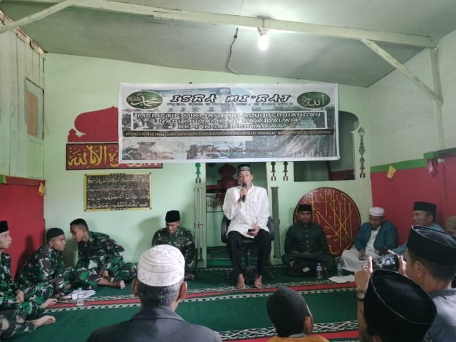 Satgas Yonif Mekanis 203/AK Memperingati Isra Mi'raj bersama Masyarakat Muslim di Pegunungan Tengah