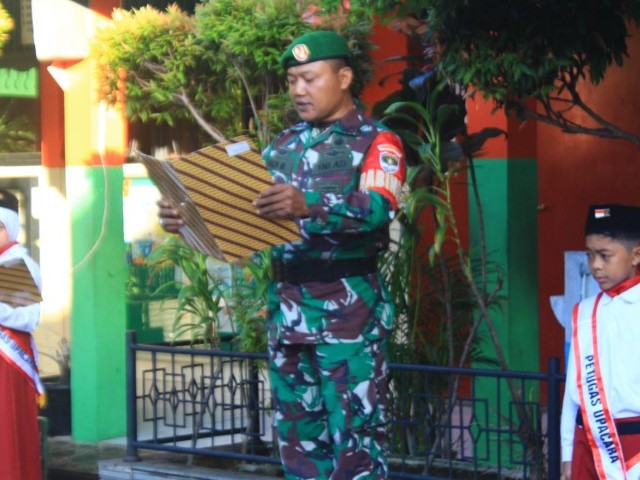 Army Go To School, Babinsa Kel. Tanjung Barat siswa wajib mematuhi peraturan Sekolah