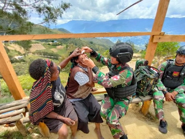 Pos Popome Satgas Yonif Mekanis 203/AK gencar adakan kegiatan Sosial bersama Tokoh Masyarakat