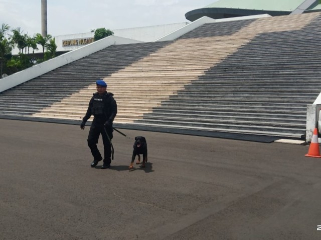 POMDAM JAYA LIBATKAN K9 SATLAK GAKKUMWAL PAM UNRAS DI GEDUNG MPR DPR RI