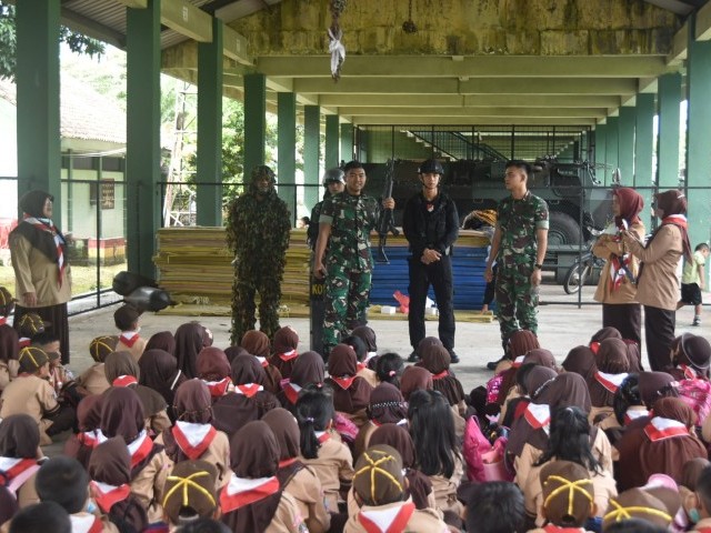 Yonif Mekanis 201/JY melaksanakan kegiatan School Go To Army