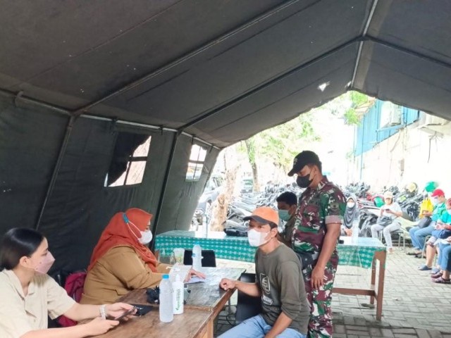 Dukung Program Pemerintah, Koramil 01/Tamansari Vaksin18 Warga