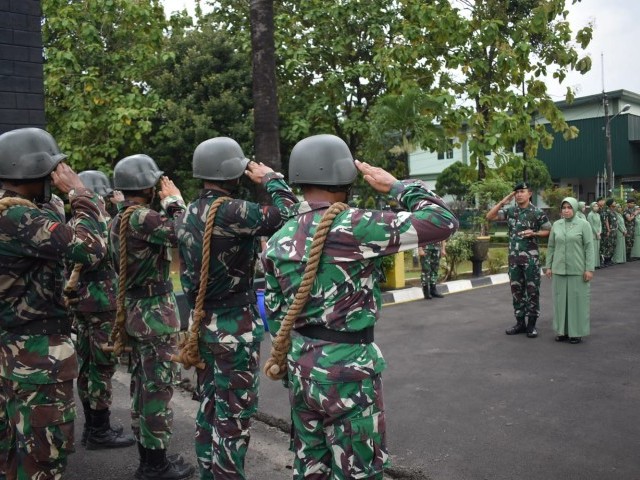Prajurit Muda Batalyon Infanteri Mekanis 202/Tajimalela laksanakan Tradisi Masuk Satuan