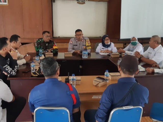Babinsa Koramil 05/KJ Bersama Tiga Pilar Hadiri Rapat Koordinasi FKDM Kel Kedoya Selatan 