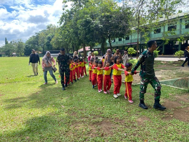 School Go To Army, PAUD Melati Kunjungi Yonif Mekanis 201/JY