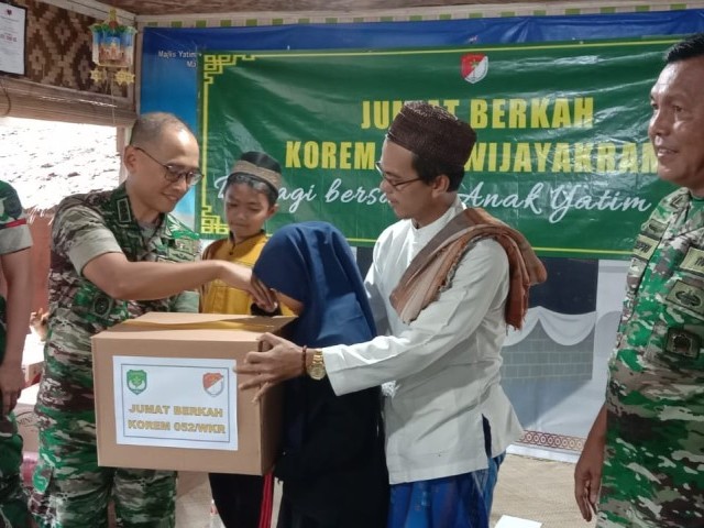 Program Jum'at Berkah Korem 052/Wijayakrama Sasar Yayasan Janur Baitussalam