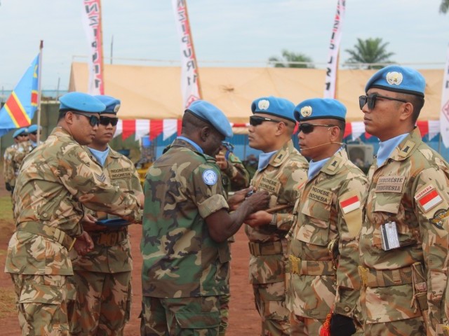 Ukir Prestasi, 175 Personel Kompi Zeni TNI Mendapatkan Medali Kehormatan PBB dan Penghargaan MONUSCO di Bumi Afrika