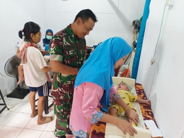 Babinsa Pekojan Monitoring Giat Posbindu dan Posyandu Balita di Wilayah Binaan