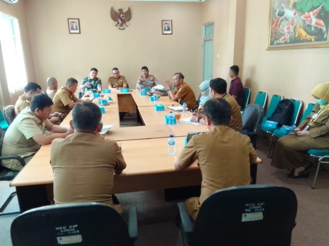 Babinsa Koramil 05/Ciputat Hadiri Rapat Koordinasi Tiga Pilar Tingkat Kecamatan