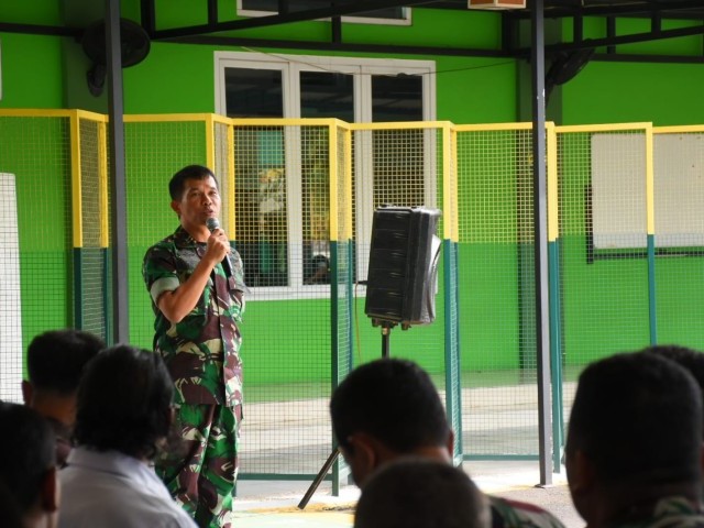 Tak Kenal Maka Tak Sayang, Perdana Dandim 0501/JP Ambil Jam Komandan