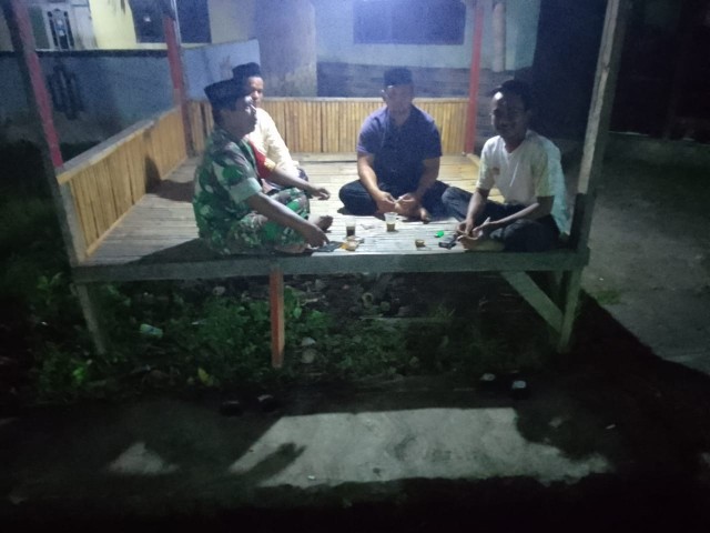 Babinsa Pastikan Keamanan Warga Patroli Di Malam hari