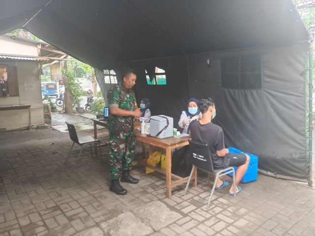 Demi Warga Binaan, Koramil 01/TS Terus Eksis Layani Warga Vaksin di Suasana Puasa