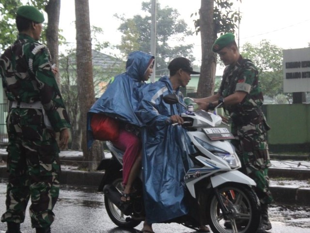 Berkah Untuk Sesama, Kodim 0510/Tigaraksa Berbagi Takjil Ramadhan