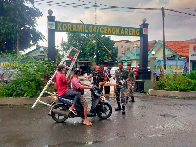 Koramil 04/Cengkareng Berbagi Takjil