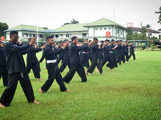 Tingkatkan Kemampuan Beladiri, Prajurit Yonif Mekanis 202/Tajimalela Laksanakan Latihan (BDM) TNI AD