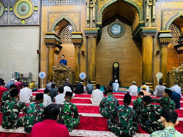 Yonif Mekanis 201/Jaya Yudha Melaksanakan Taraweh Keliling