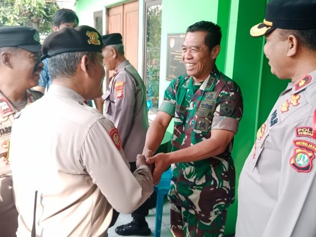 Makoramil 07/KB digerebeg oleh rombongan personil dari Polsek Kembangan yang dipimpin langsung oleh Kapolsek
