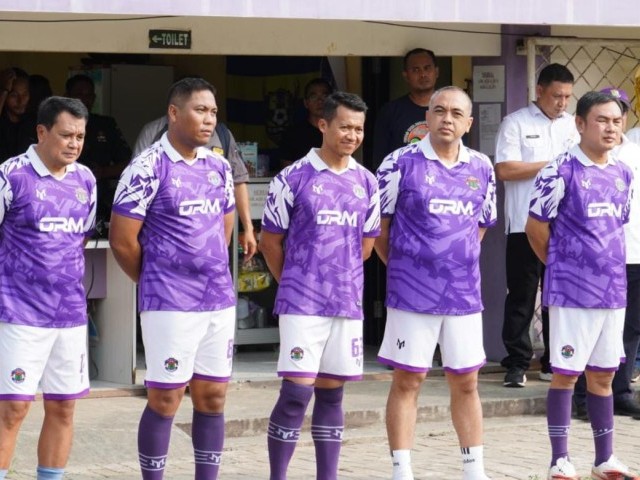 Peringati Hari Buruh, Forkopimda Menggelar Pertandingan Sepak Bola Bersama Buruh