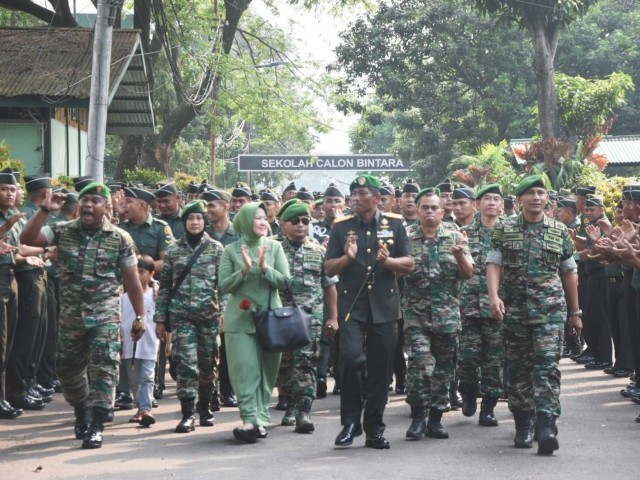 Penuh Haru Iringi Pelepasan Brigjen TNI Ayub Akbar Ke Tempat Pengabdian Baru Sebagai Danrem 143/HO Kendari