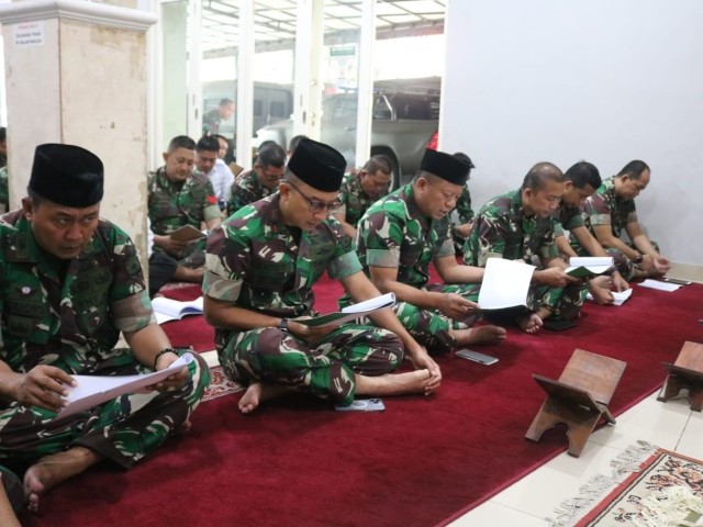 KOREM 052/WKR GELAR DOA BERSAMA