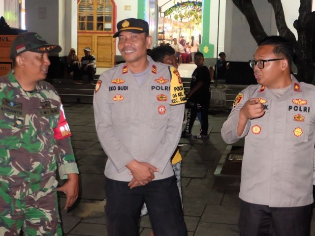 Pagelaran Kesenian Rakyat, Babinsa Koramil 01/TS dan Personel Tiga Pilar Gelar Pengamanan