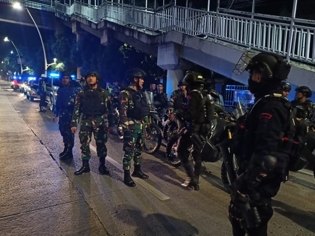 Prajurit Yonif Mekanis 201/JY melaksanakan Patroli Gabungan Skala Besar