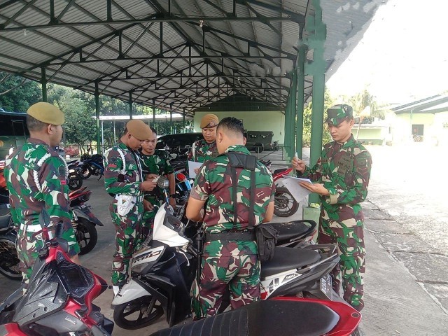 Pengecekan Kendaraan Bermotor di Asrama Batalyon Arhanud 10/ABC