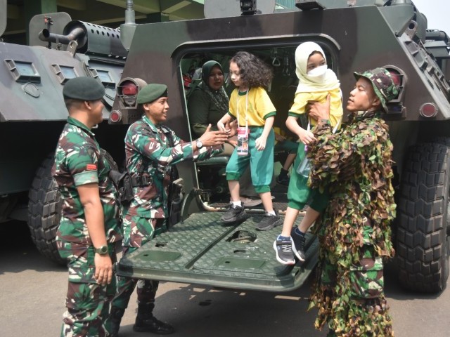 Yonif Mekanis 201/Jaya Yudha melaksanakan kegiatan School Go To Army