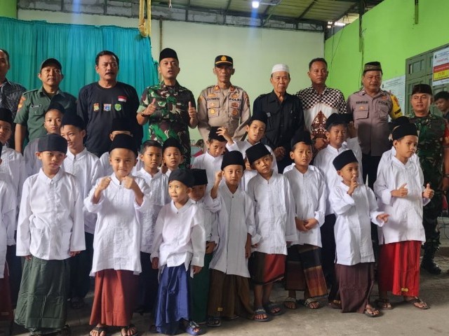 Babinsa Cengkareng, Sertu Warsito Kembali Khitan Gratis 28 Anak di RT 017/013 Kelurahan Kapuk