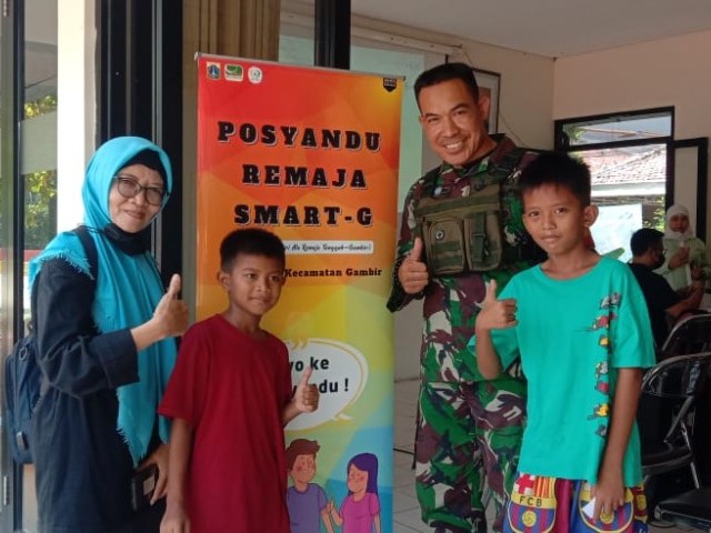 Dukung Kesehatan Remaja Binaan, Babinsa Koramil 04/Gambir Monitoring Posyandu Remaja Duri Pulo