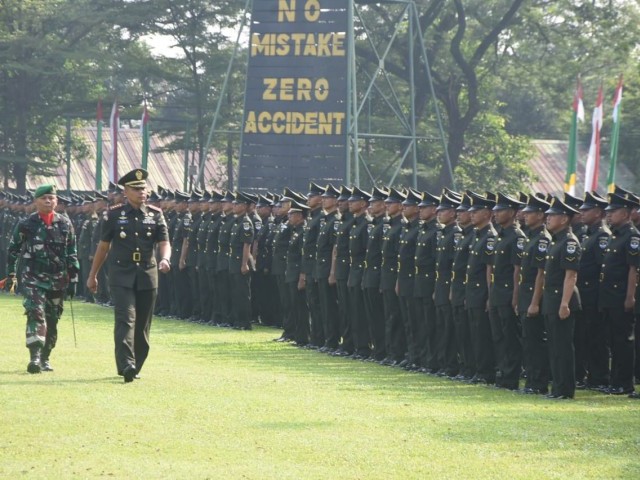 Pgs. Danrindam Jaya Kolonel Inf Rudianto resmi menutup Pendidikan Pembentukan Bintara TNI AD TA. 2023