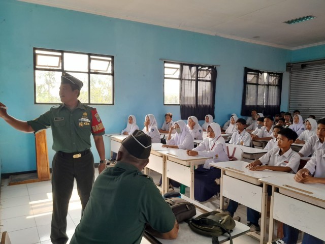 Melalui Army Go to School Babinsa Koramil 03 Cabang Bungin, Bangun Generasi Muda 