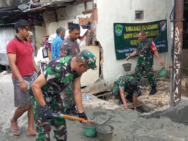 Karya Bakti, Kodim 0504/JS laksanakan Pengocaran Jalan Gang